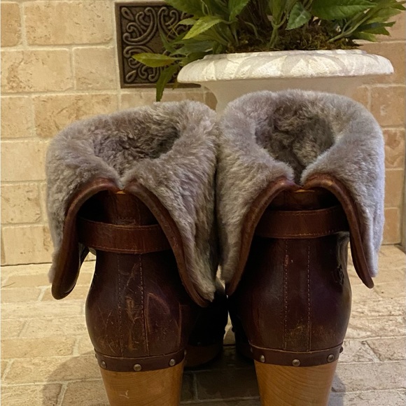 UGG Lynnea Sheepskin Studded Clog Boots Size 9M, Chestnut - Picture 6 of 8